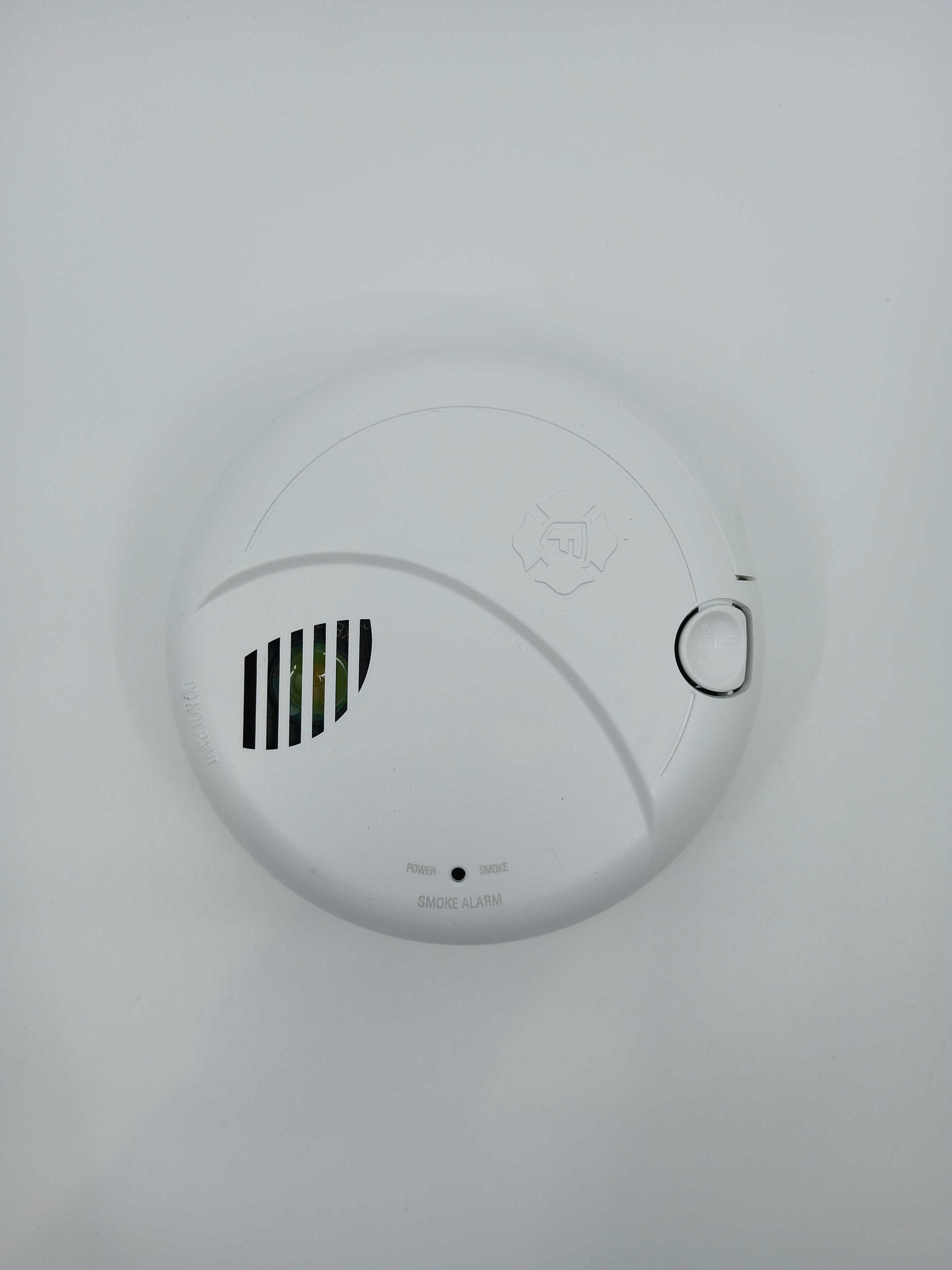 BRK SM100V-AC Interconnect Hardwire Smoke Alarm with Battery Backup (1046721)