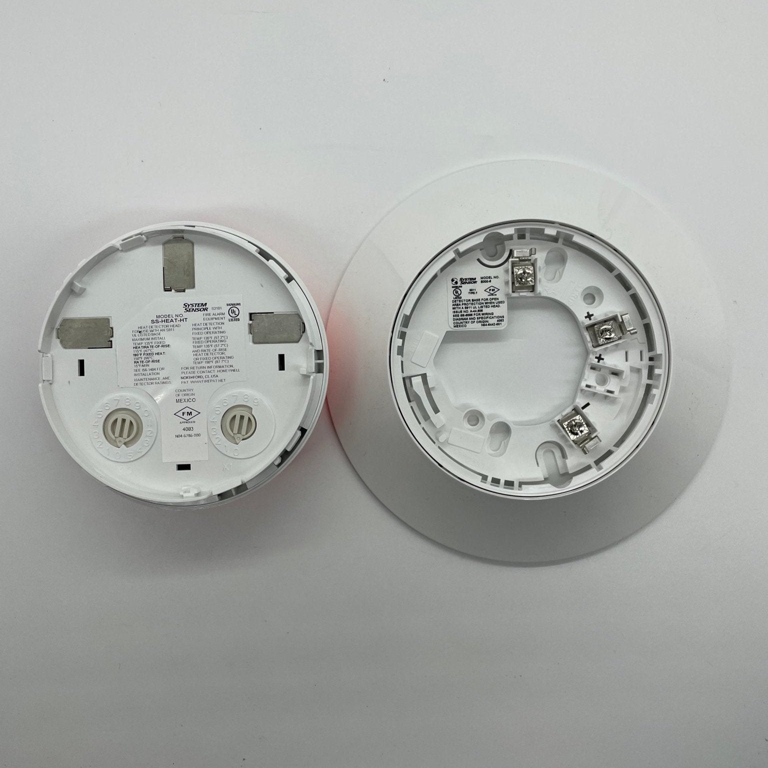 System Sensor SS-HEAT-HT thermal detector showing a compact heat sensor device for fire detection.