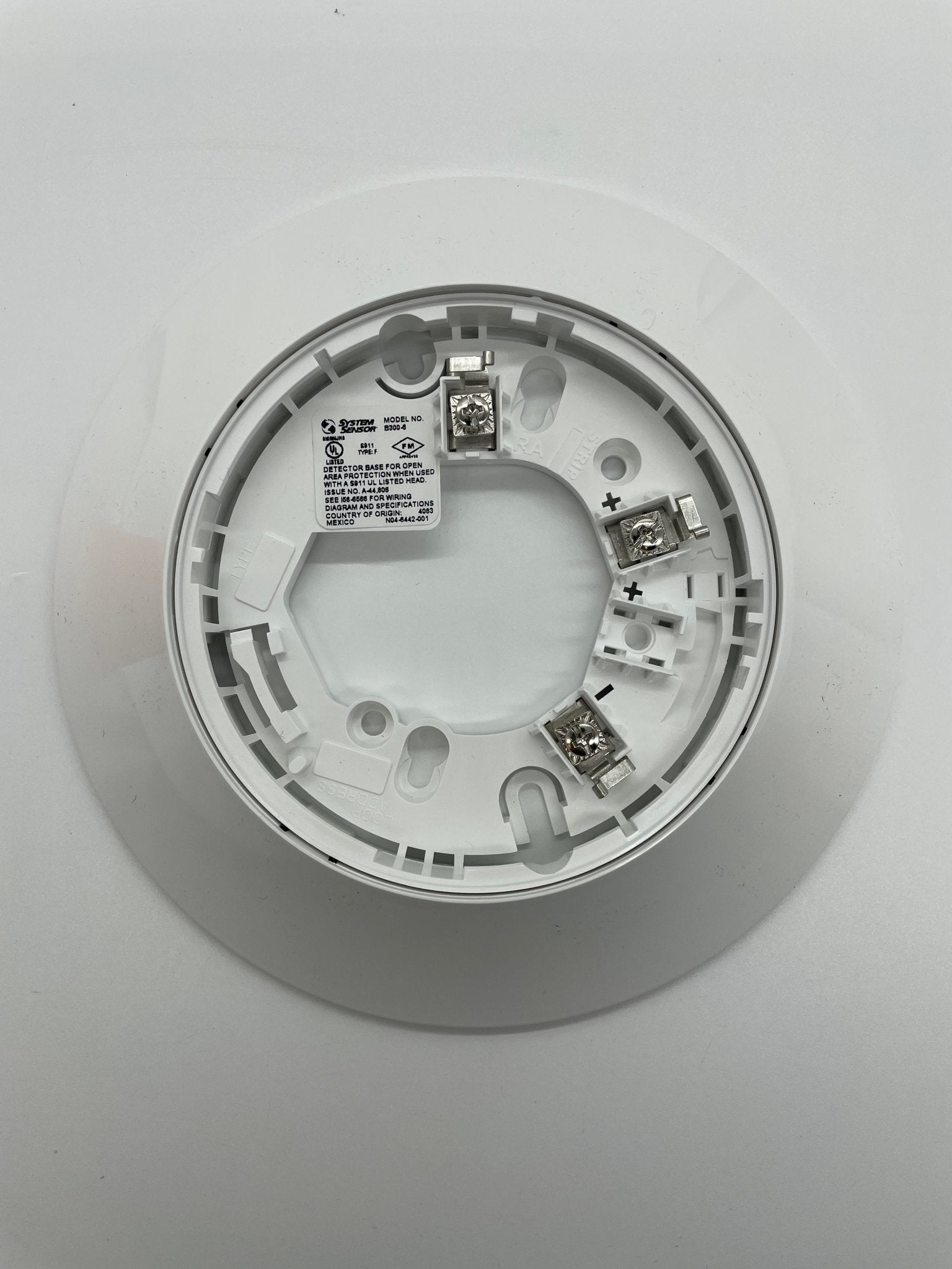 System Sensor SS-HEAT-HT thermal detector showing its compact design and sensor element for heat detection.
