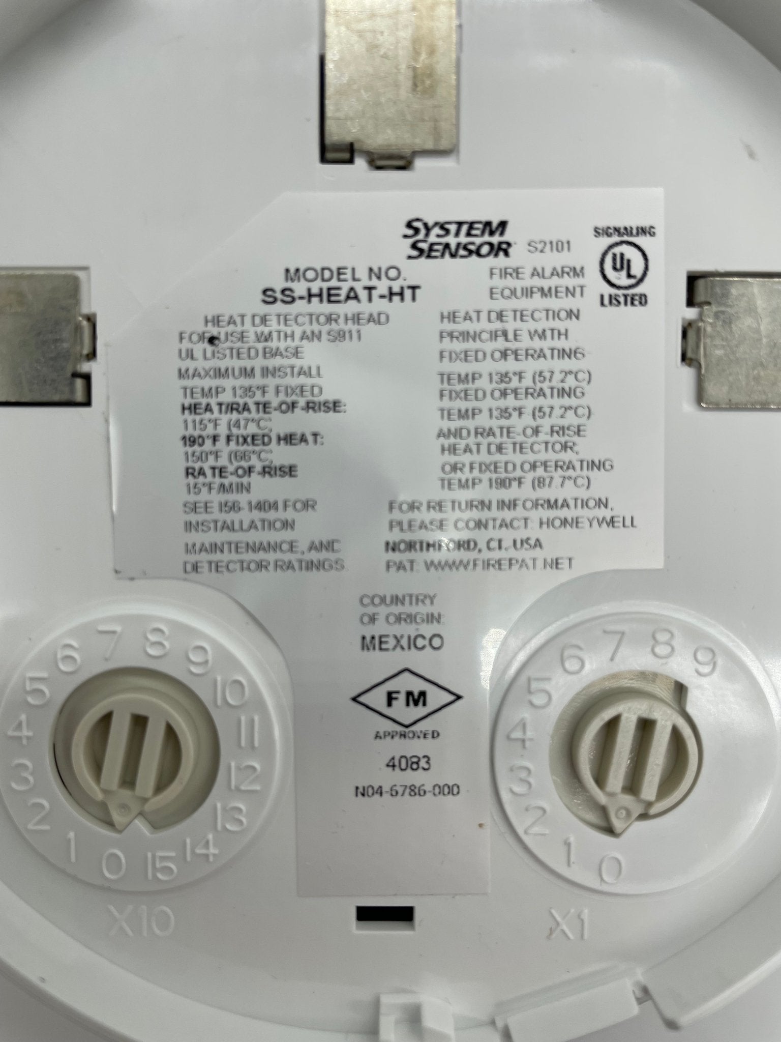 System Sensor SS-HEAT-HT thermal detector for heat detection, shown with mounting and wiring details.