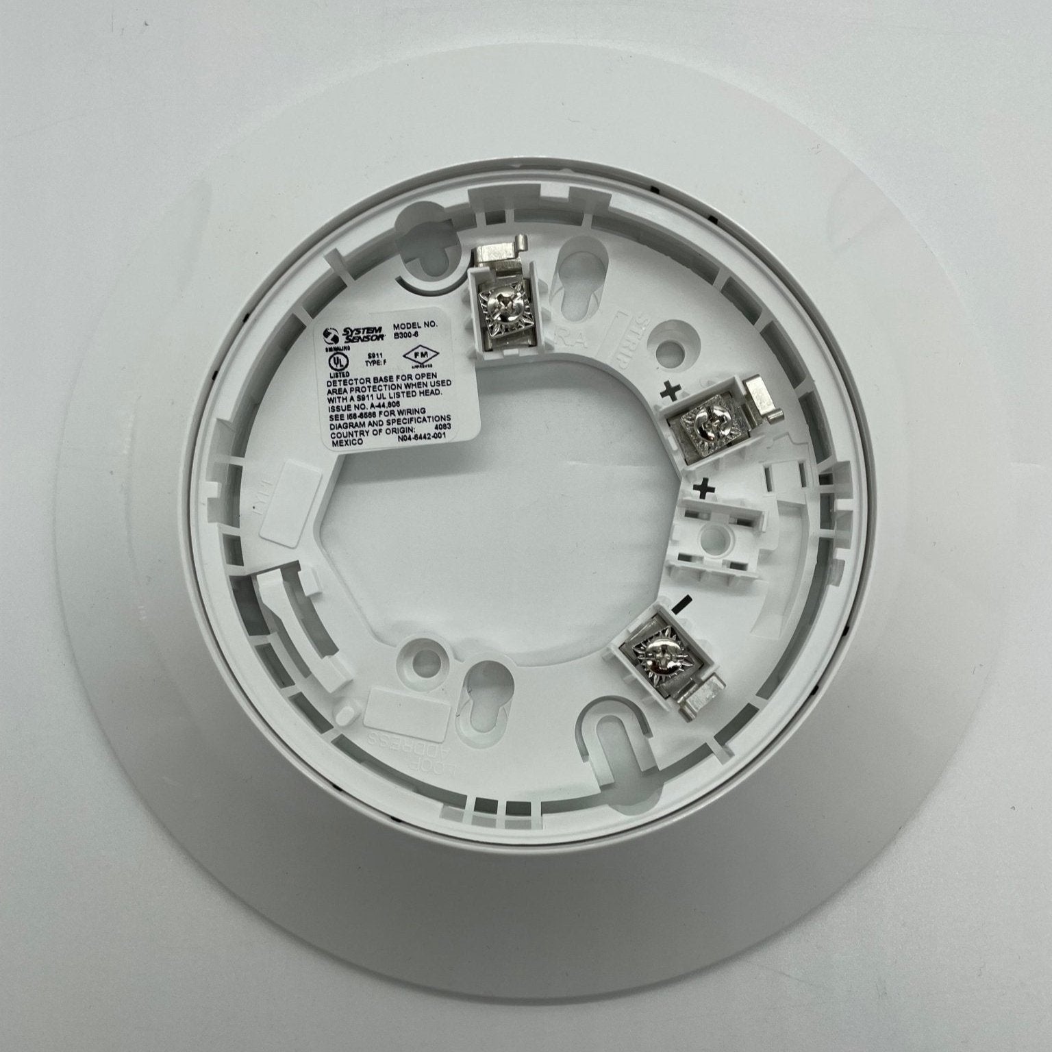 System Sensor SS-HEAT-ROR thermal detector with white plastic casing and mounting bracket for fire detection.