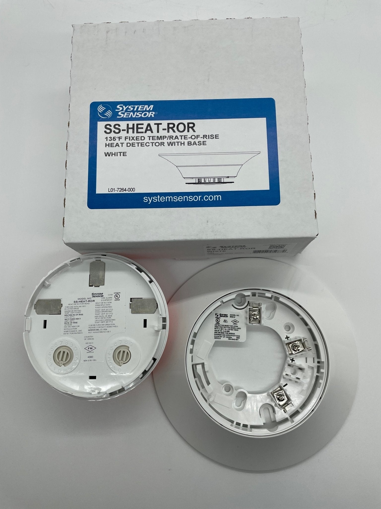 System Sensor SS-HEAT-ROR thermal detector mounted on ceiling, designed for heat detection in fire alarm systems.