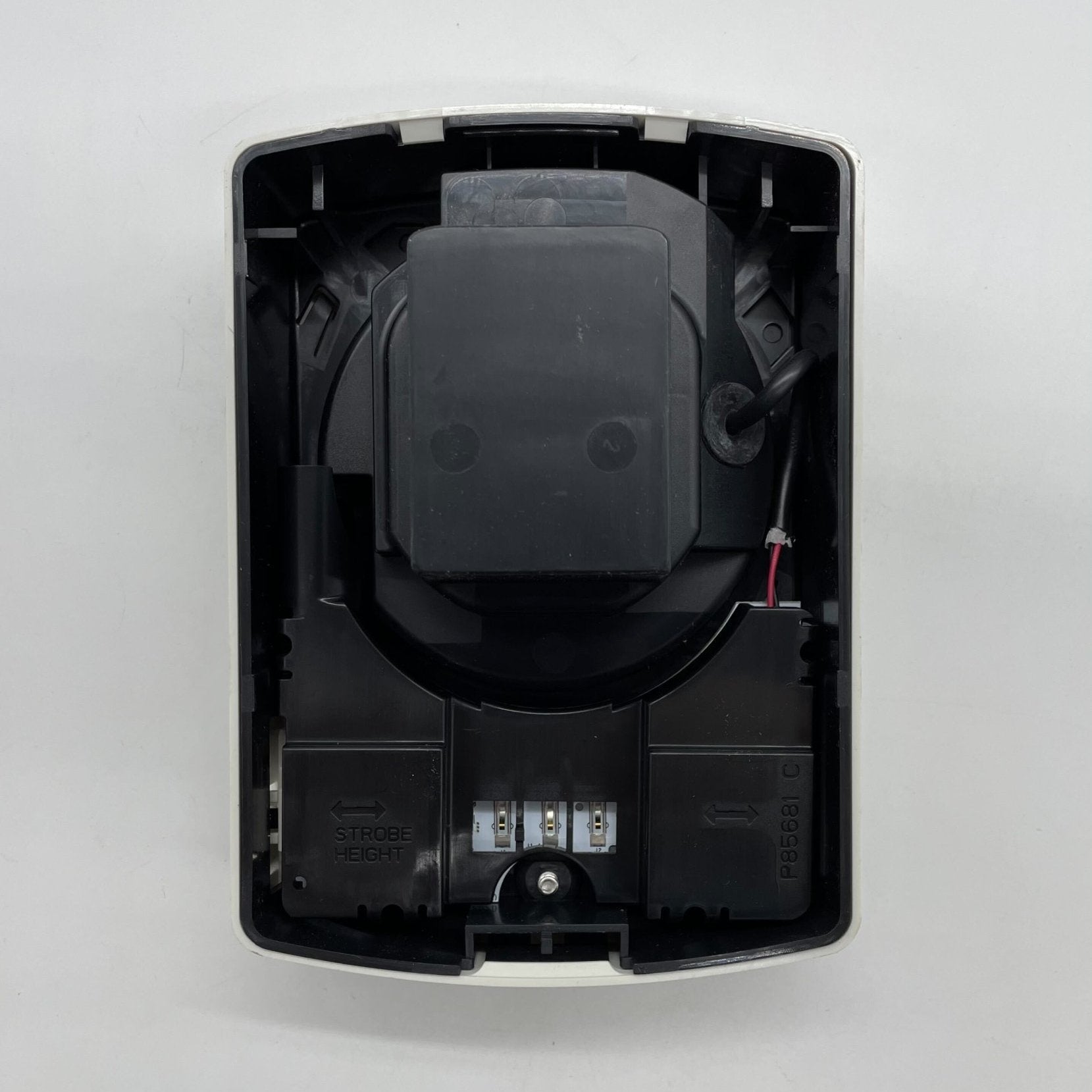 Eaton Wheelock ELFHSW Eluxa LED low-frequency horn strobe with horn and flashing light for fire alarm systems.