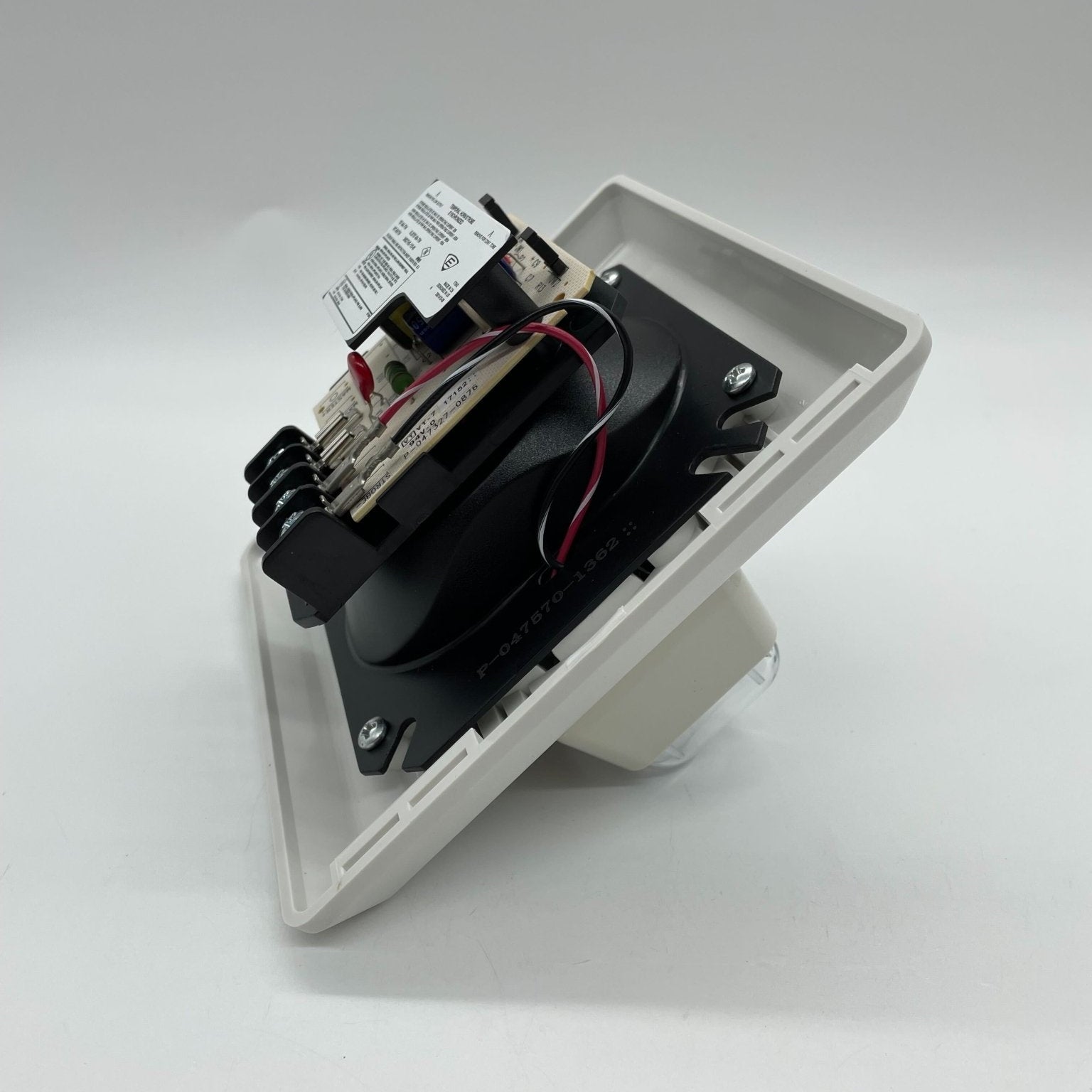 Edwards 757-8A-TW 110 Cd temporal horn strobe alarm with bright flashing light and horn for safety alert in commercial settings.