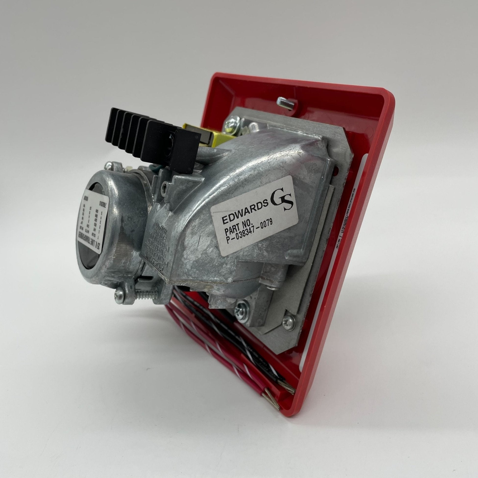 Edwards 757-8A-RS25 110 cd re-entrant speaker strobe with white housing and mounting bracket for fire alarm systems