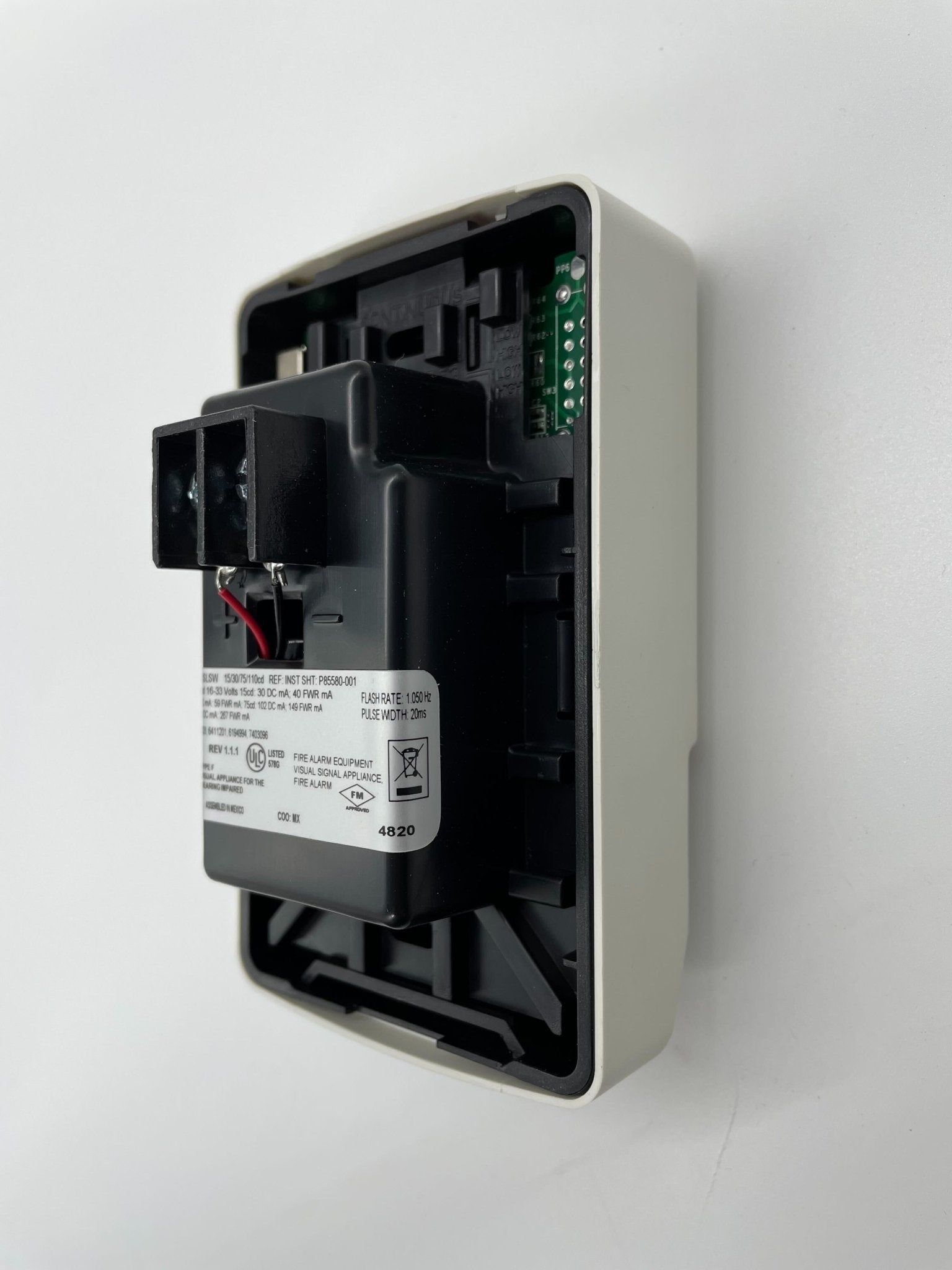 Siemens SLSWW-F strobe light with clear lens and mounting bracket, designed for visual signaling and safety alert applications.
