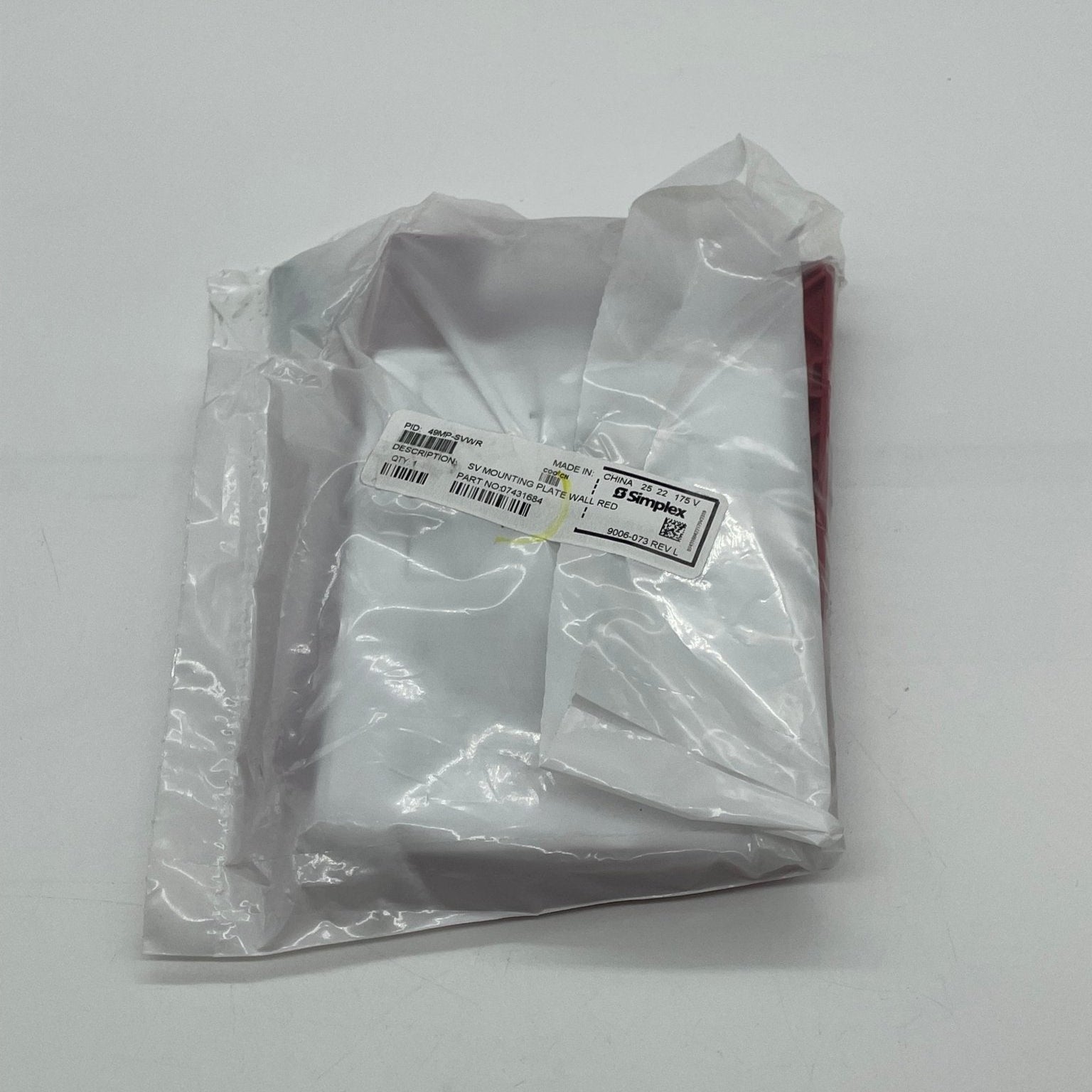 Red Simplex 49MP-SVWR mounting plate for secure installation, shown on a white background with detailed surface features.