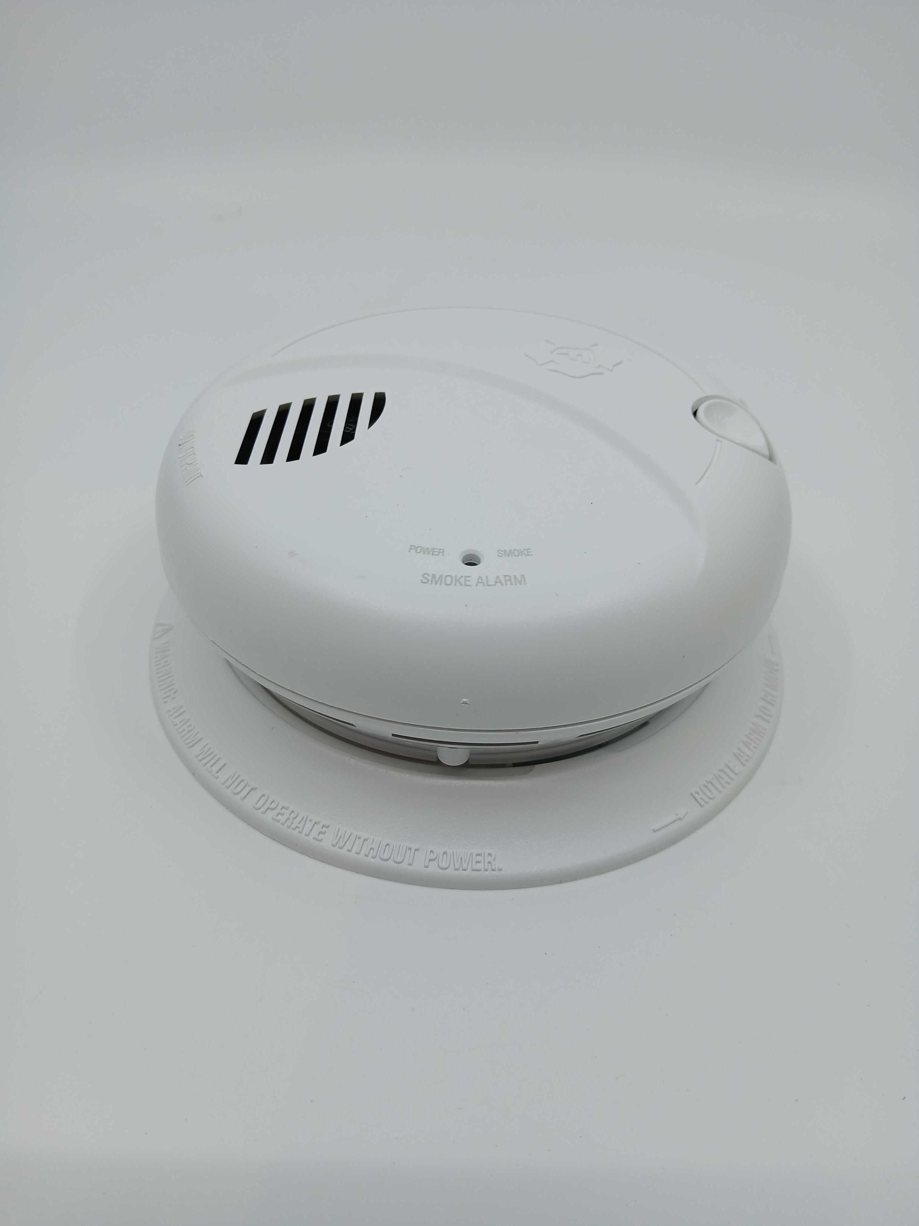 BRK SM100V-AC Interconnect Hardwire Smoke Alarm with Battery Backup (1046721)