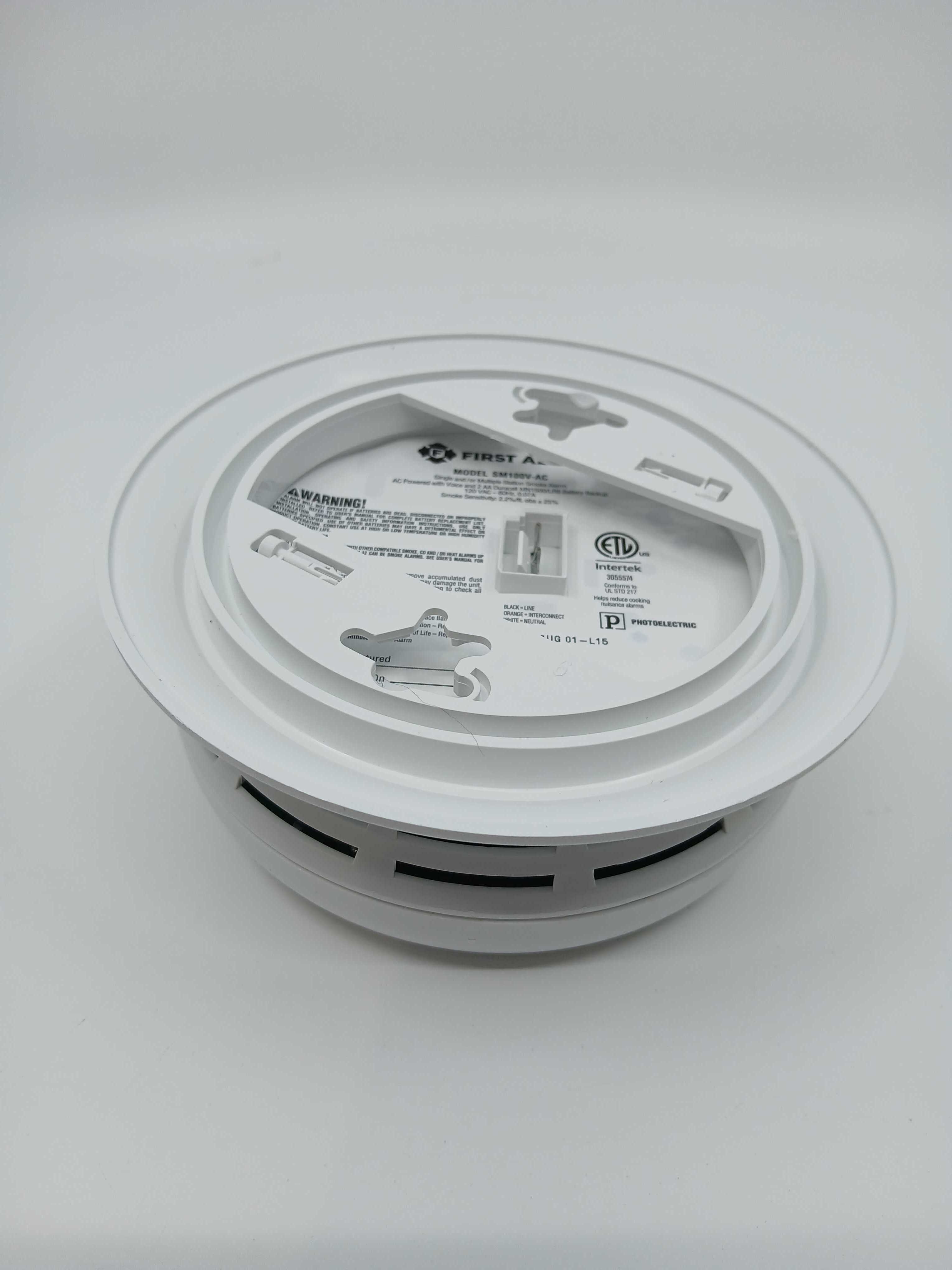 BRK SM100V-AC Interconnect Hardwire Smoke Alarm with Battery Backup (1046721)