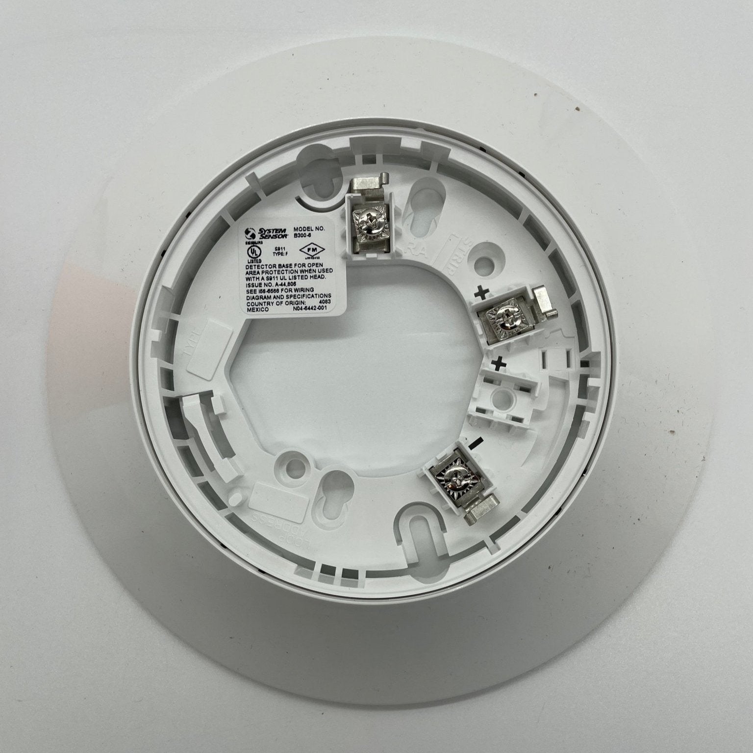 System Sensor SS-HEAT fixed thermal detector displaying a sleek, white thermal detection device for fire alarm systems.