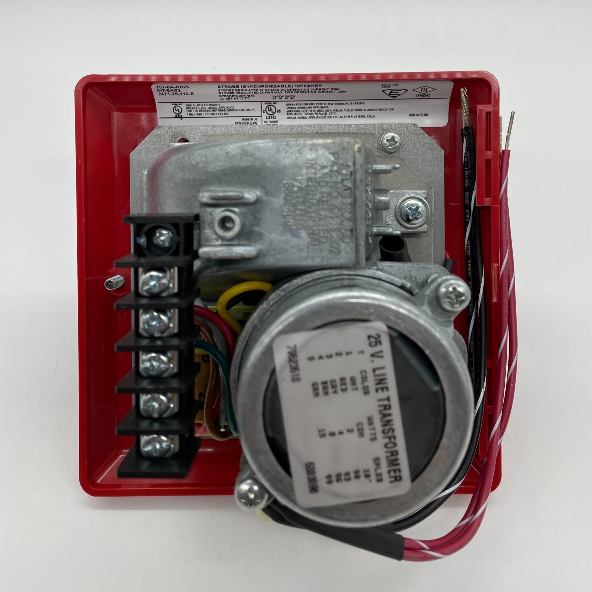 Edwards 757-8A-RS25 110 Cd re-entrant speaker strobe with white housing and visible strobe lens for fire alarm signaling.