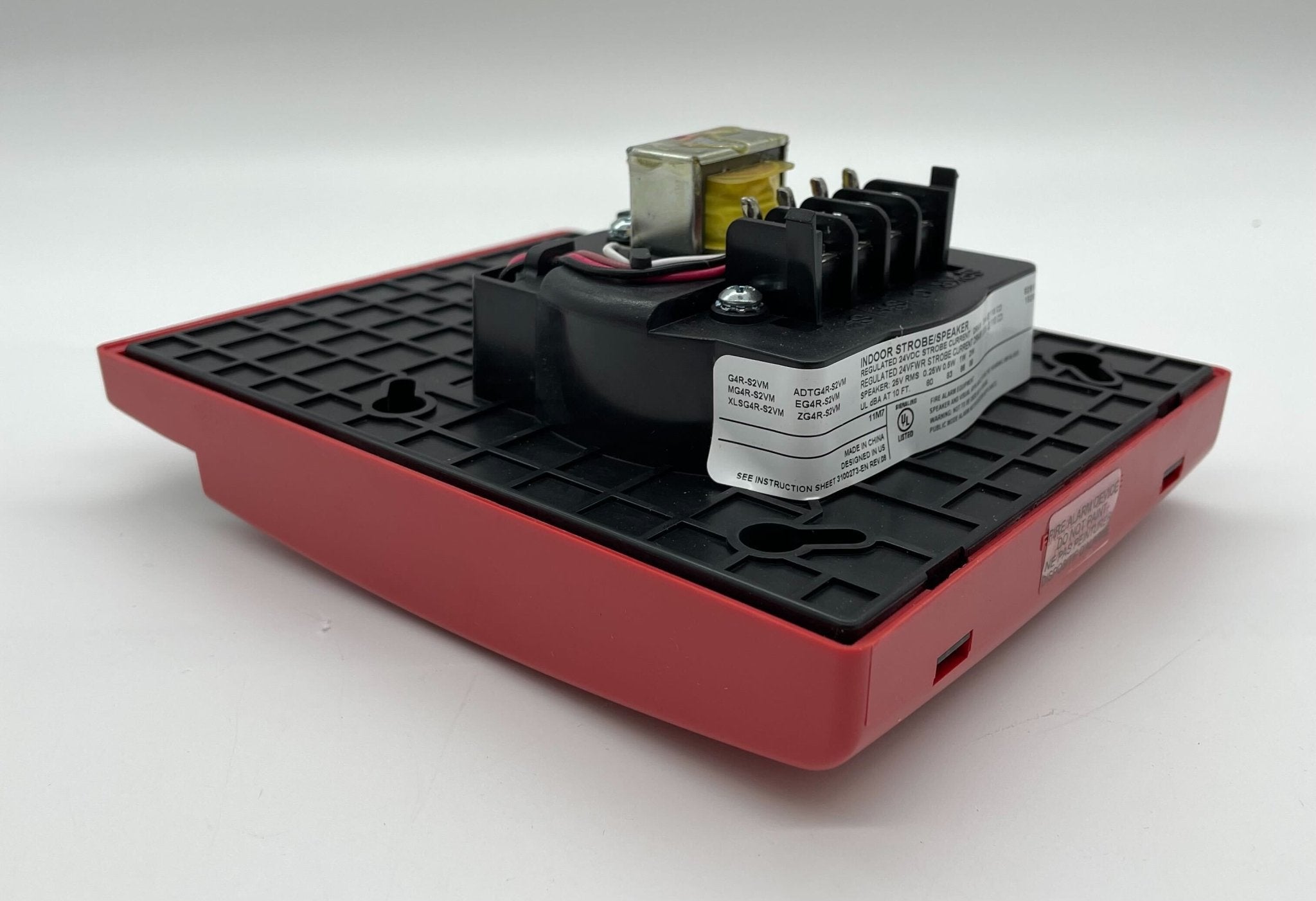 Edwards G4R-S2VM Speaker-Strobe 25V with white housing and mounting bracket, designed for emergency alert systems.