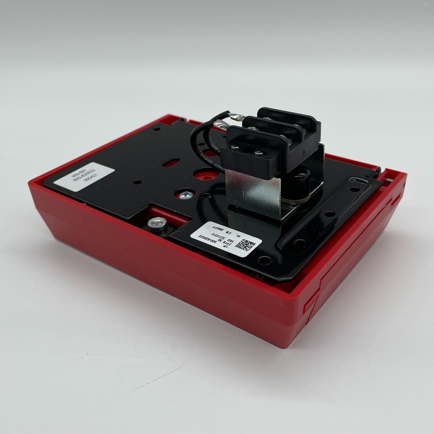 Siemens MS-501 fire alarm manual pull station with double-action handle for emergency activation, mounted on a wall.