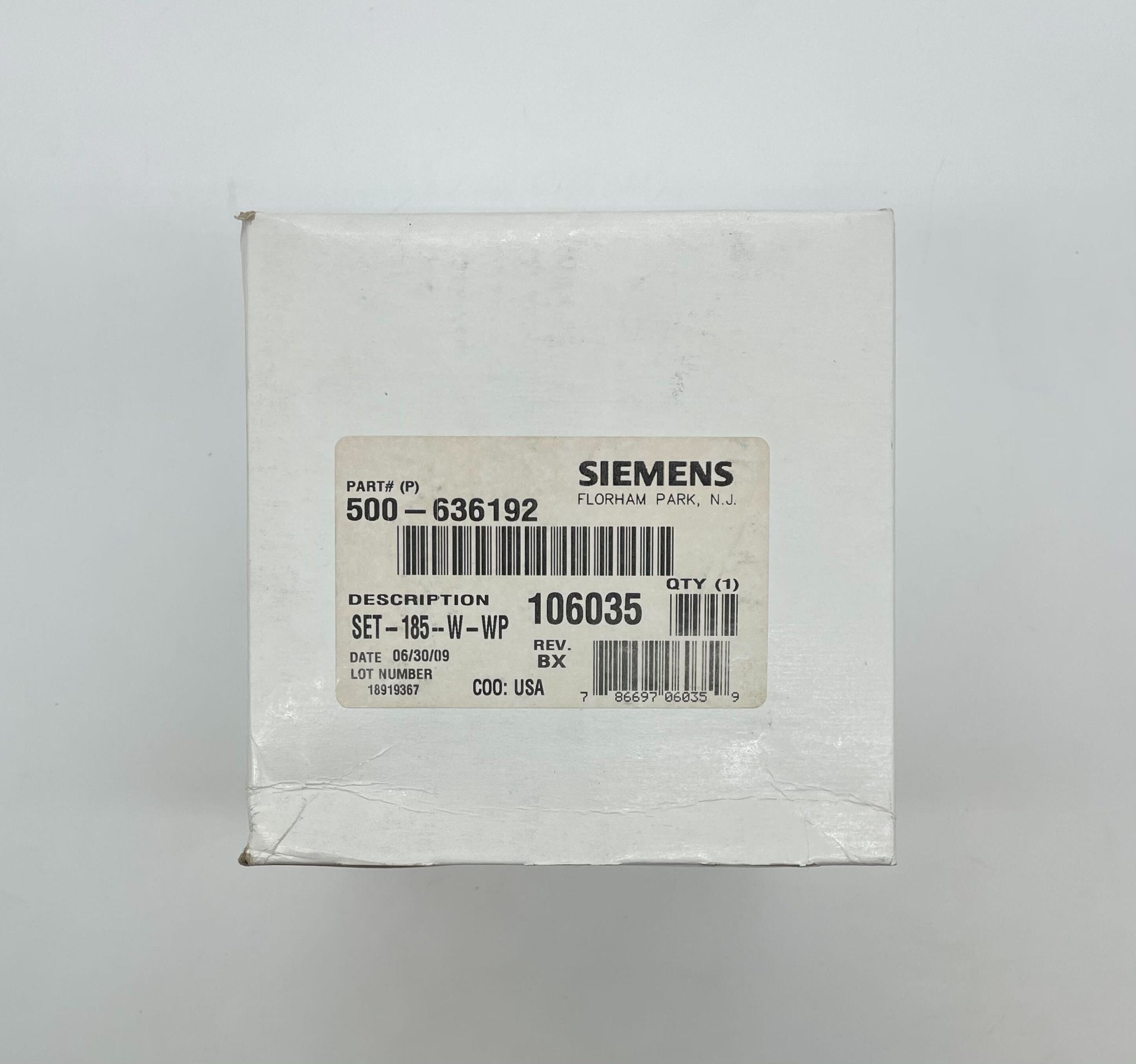 Siemens SET-185-W-WP speakers with white design, compact audio speakers for home or office use, front view showing speaker grille.
