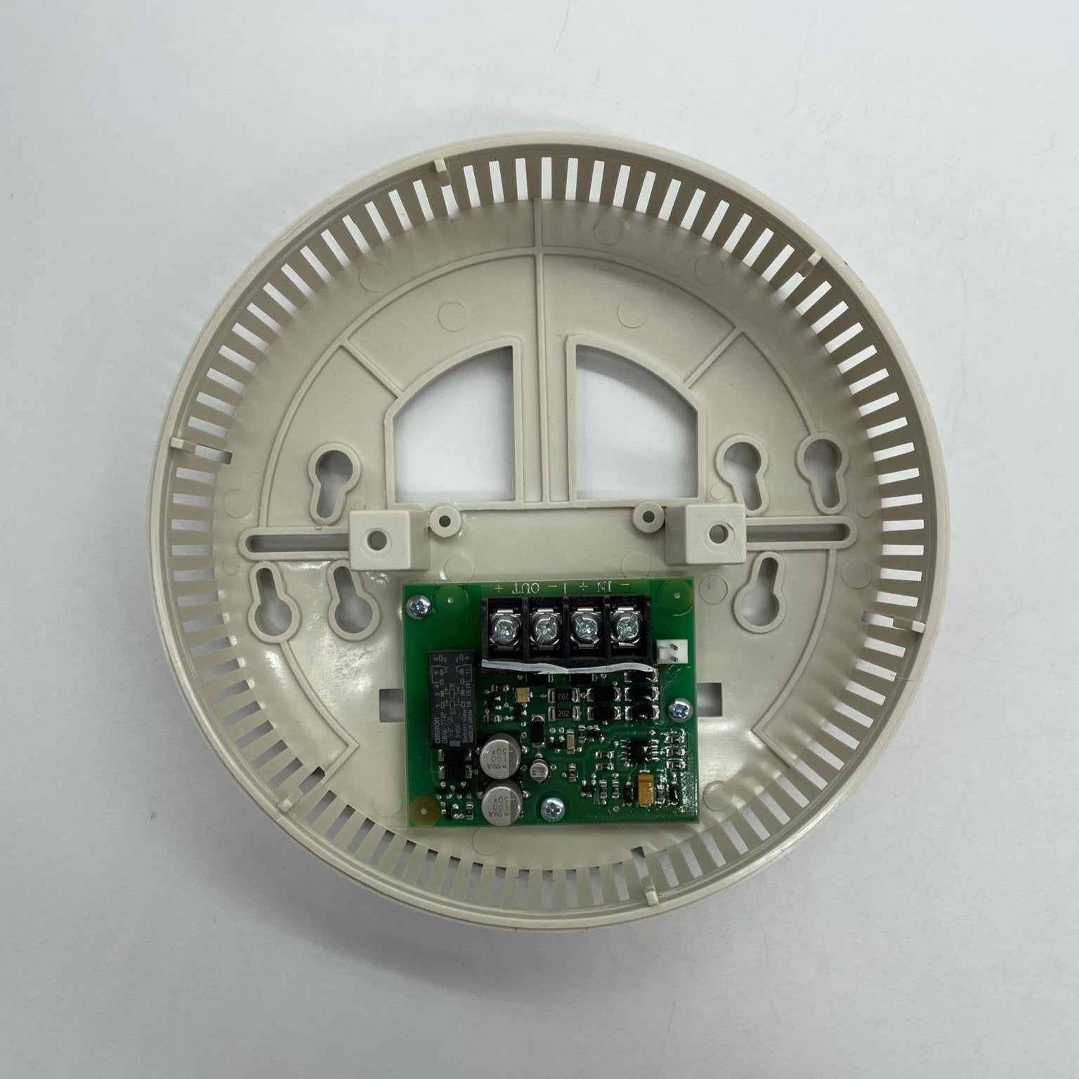 Silent Knight SD505-6IB isolator base, 6-inch base for fire alarm systems, durable mounting for reliable installation.
