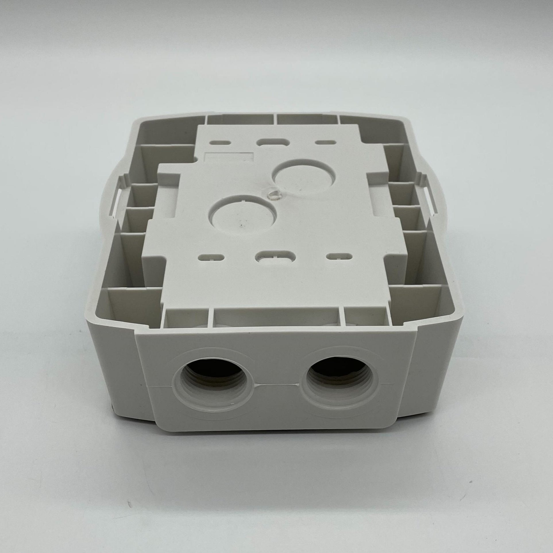 Outdoor System Sensor P2WHK-P horn strobe with selectable output, weather-resistant alarm device for fire and security alerts.